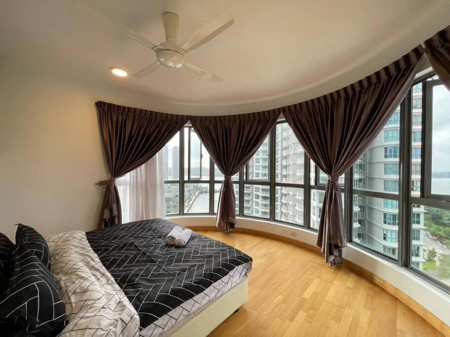 Teega Suites Seaview By Vdo Homestay Nusajaya  Luaran gambar