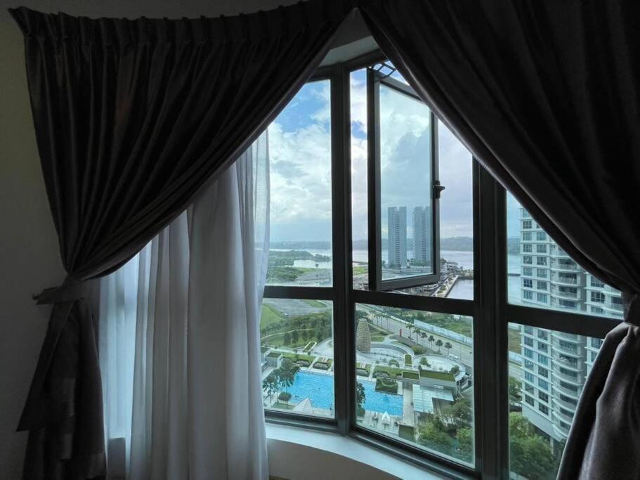 Teega Suites Seaview By Vdo Homestay Nusajaya  Luaran gambar