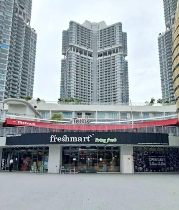 Teega Suites Seaview By Vdo Homestay Nusajaya  Luaran gambar